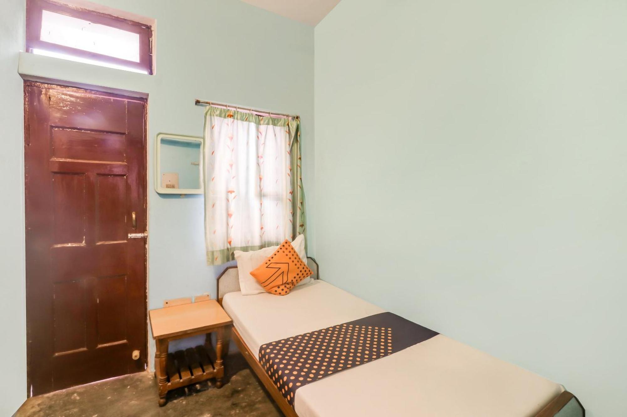 Spot On Mishra Guest House Варанаси Экстерьер фото