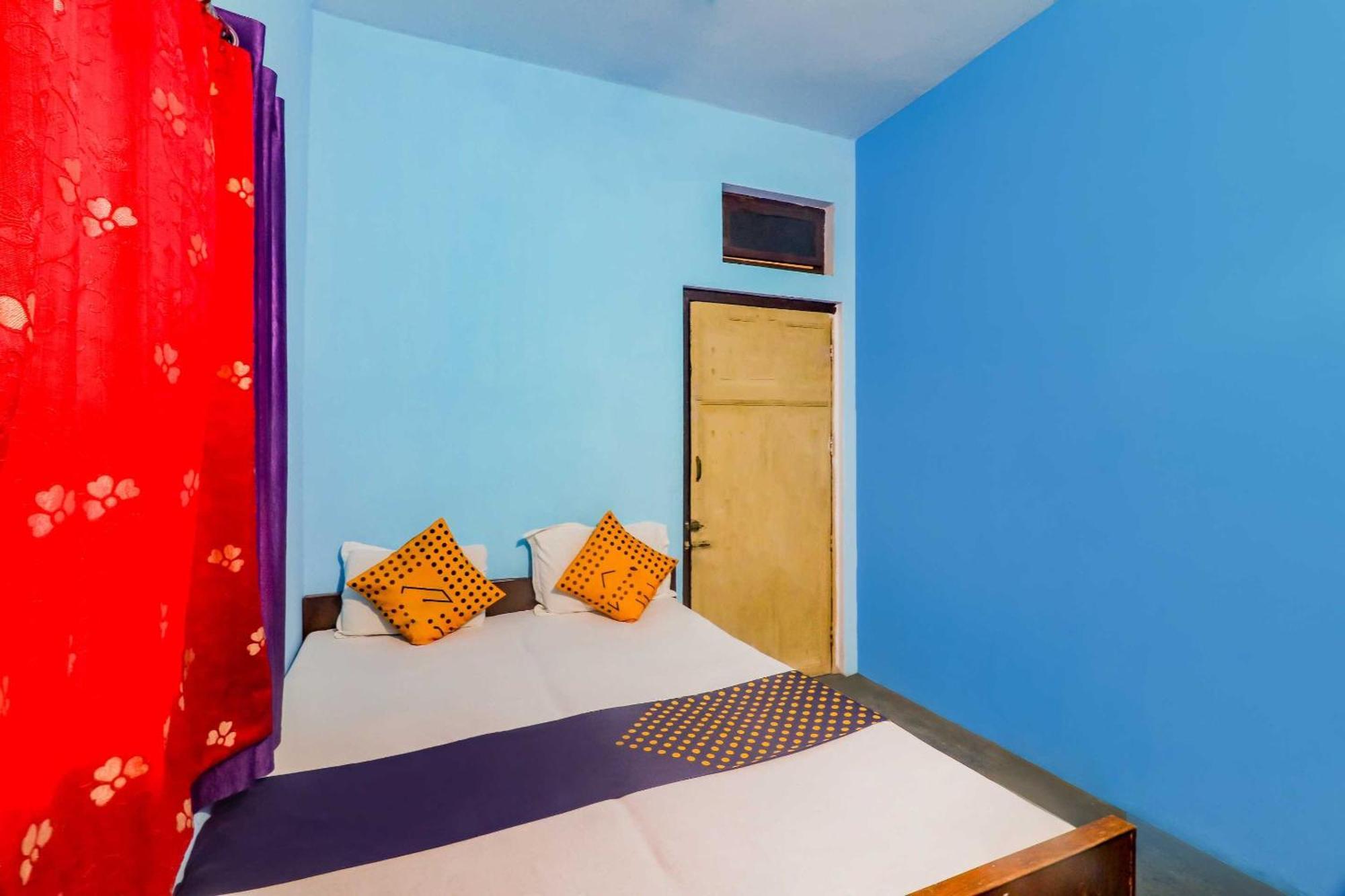 Spot On Mishra Guest House Варанаси Экстерьер фото
