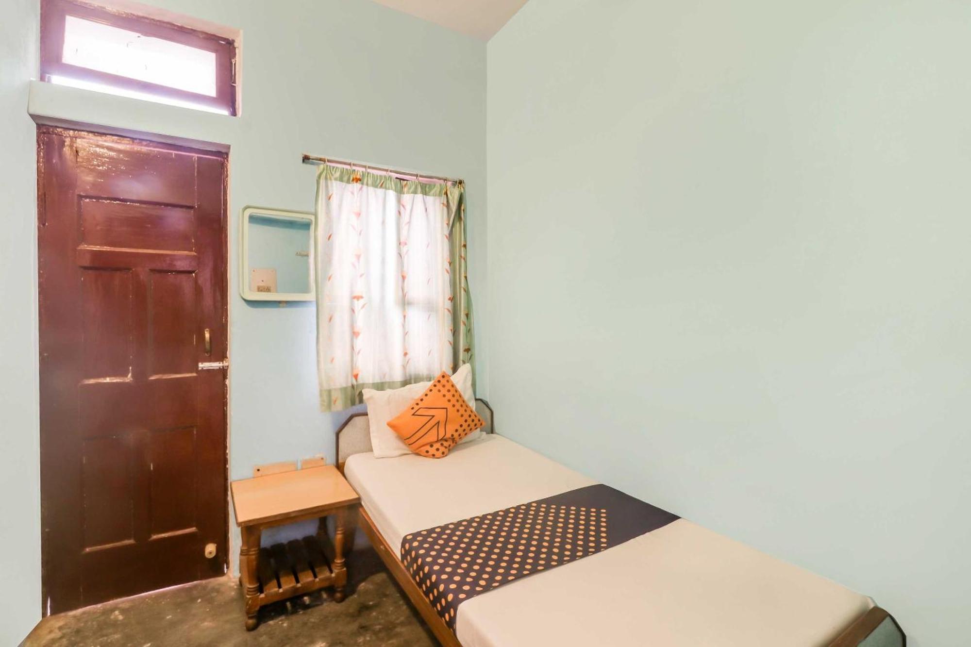Spot On Mishra Guest House Варанаси Экстерьер фото