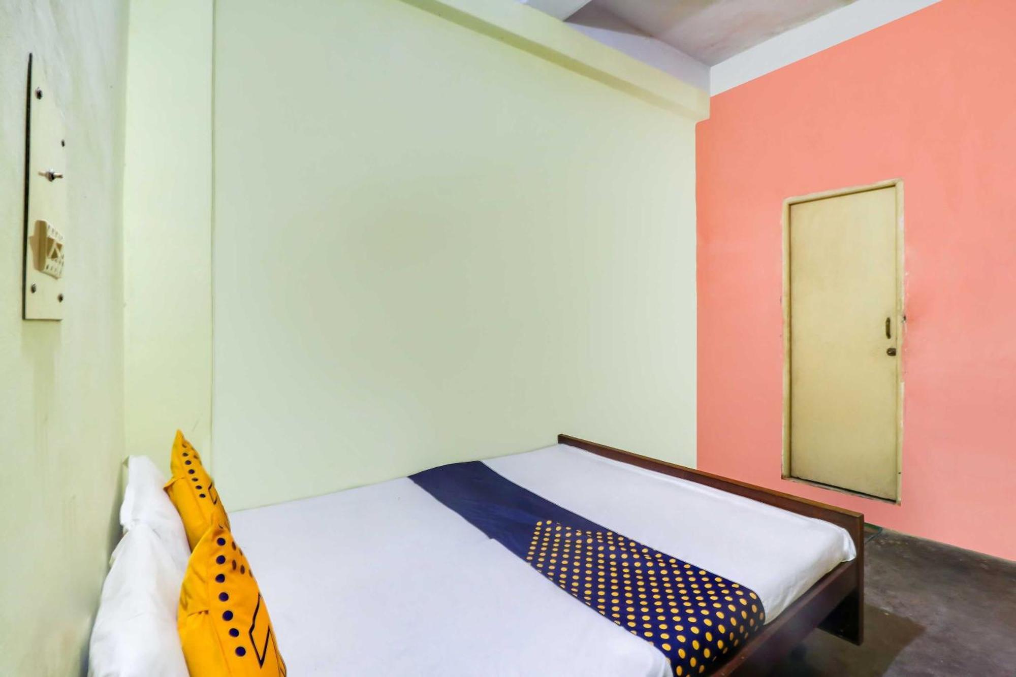 Spot On Mishra Guest House Варанаси Экстерьер фото