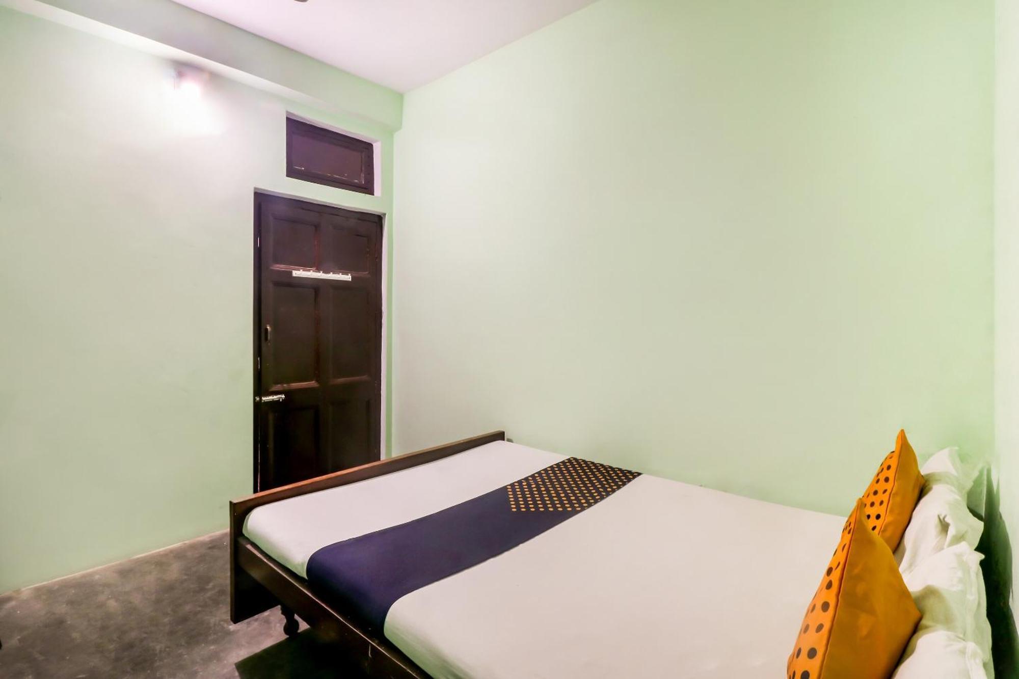 Spot On Mishra Guest House Варанаси Экстерьер фото