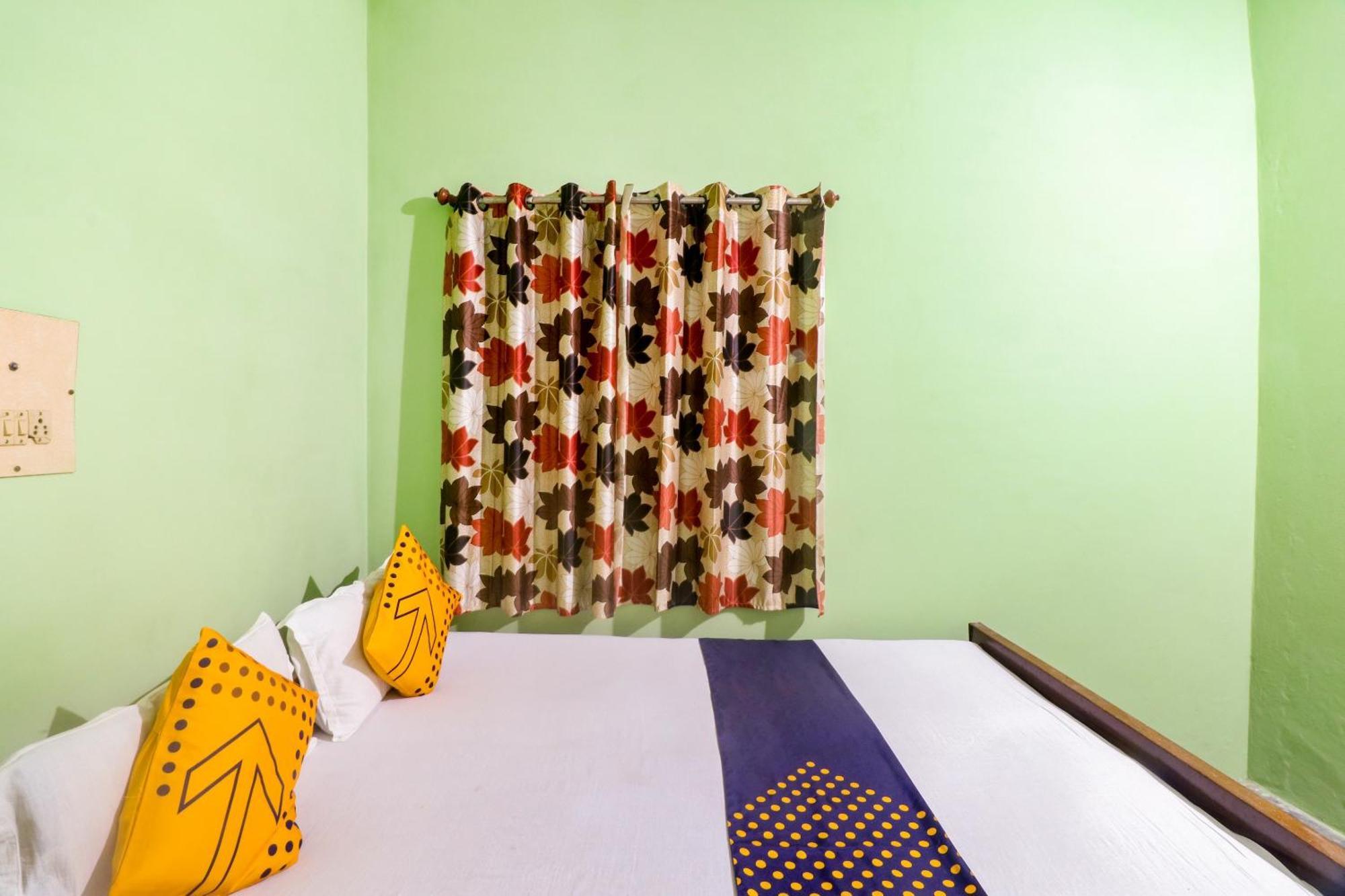 Spot On Mishra Guest House Варанаси Экстерьер фото