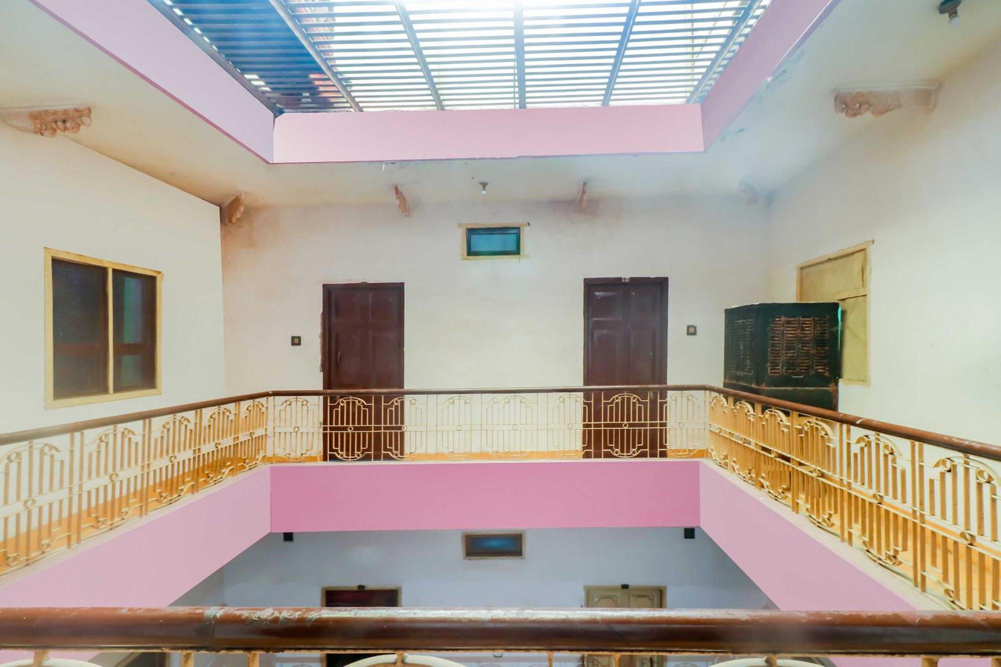 Spot On Mishra Guest House Варанаси Экстерьер фото