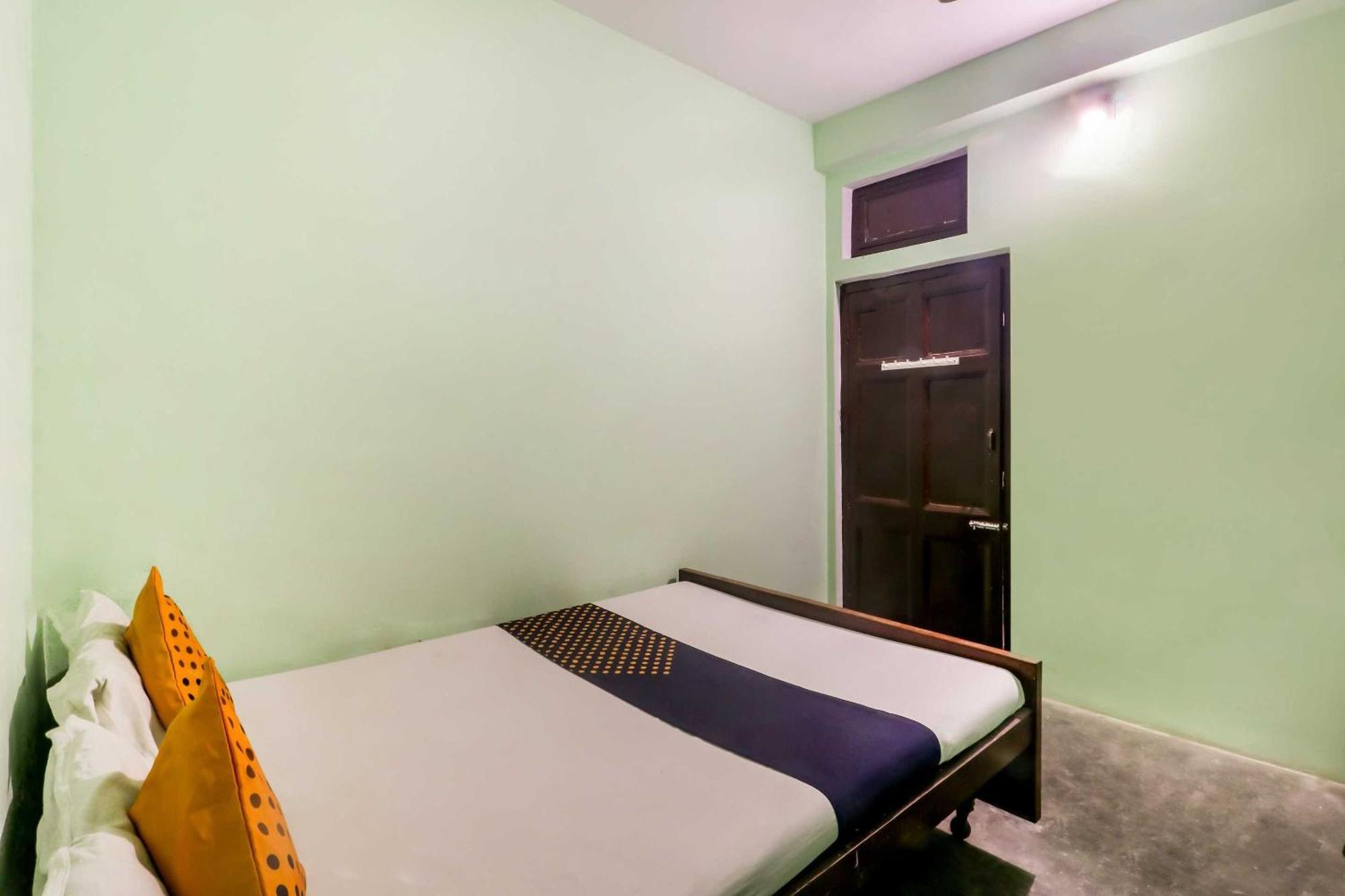 Spot On Mishra Guest House Варанаси Экстерьер фото