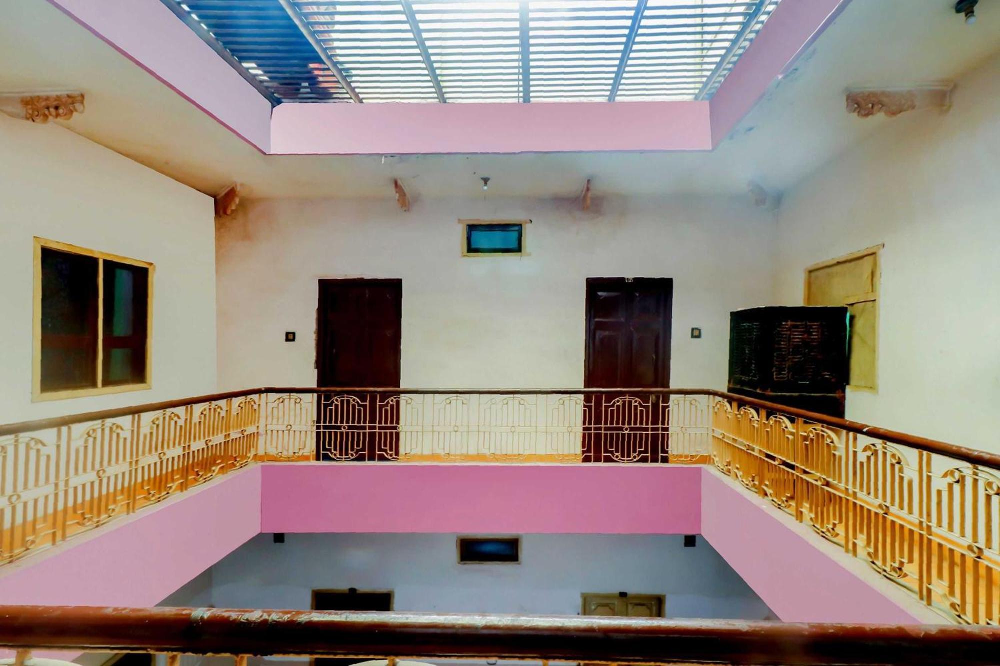 Spot On Mishra Guest House Варанаси Экстерьер фото